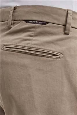 Pantalone chino in misto cotone beige                                                               