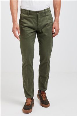 Pantalone chino in misto cotone verde                                                               