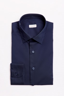 Blue spread collar shirt in poplin fabric