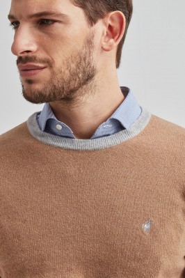 Crew neck sweater with contrasting patches